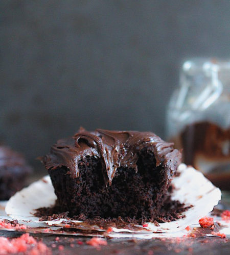 {Small Batch} Flourless Dark Chocolate Strawberry Mud Cakes!