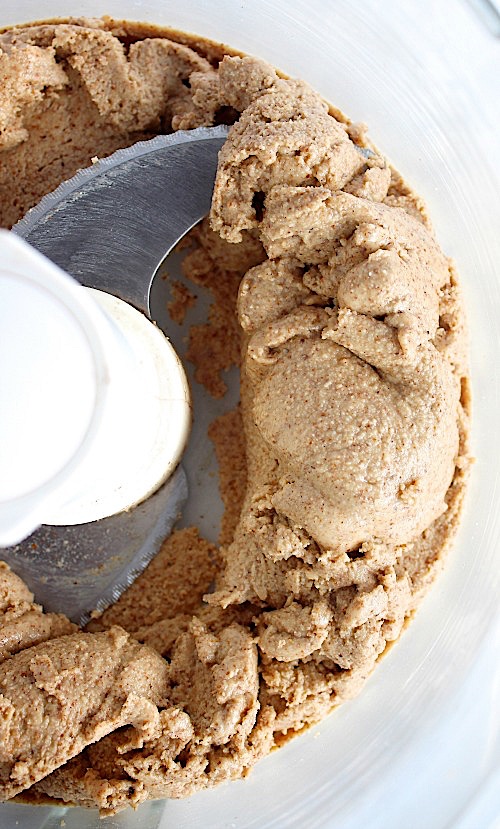 Healthy, Homemade Pumpkin Spiced Almond Butter {Vegan, Gluten Free & Paleo Friendly} - www.betterwithcake.com