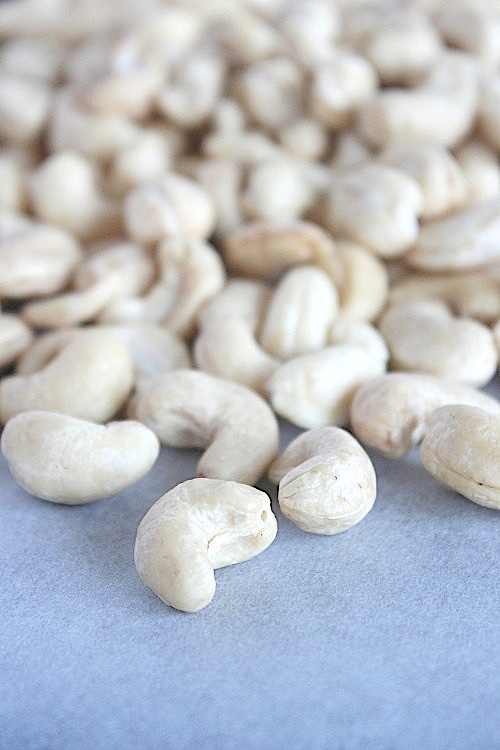 Sweet and Spicy Savory Mixed Nuts {Vegan, Gluten Free & Paleo Friendly} - www.betterwithcake.com