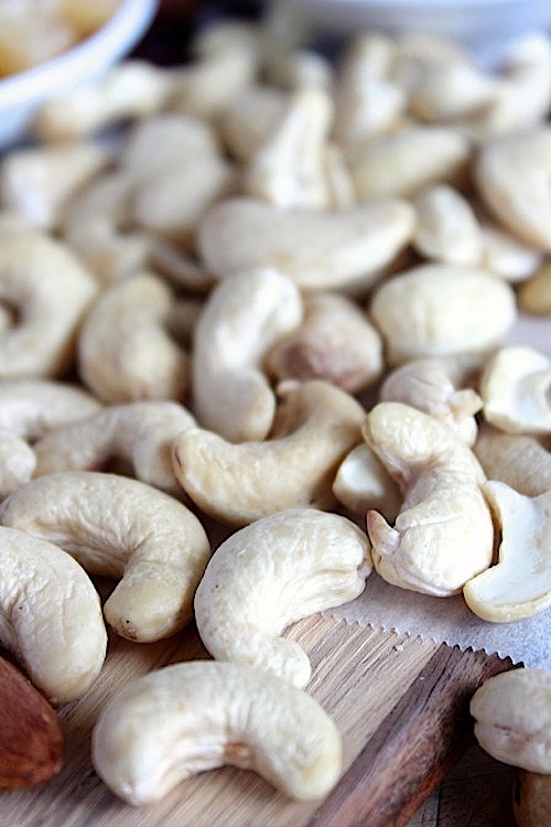 Healthy, No-Bake Lamington Bliss Bites {Vegan, Gluten Free & Paleo Friendly} - www.betterwithcake.com