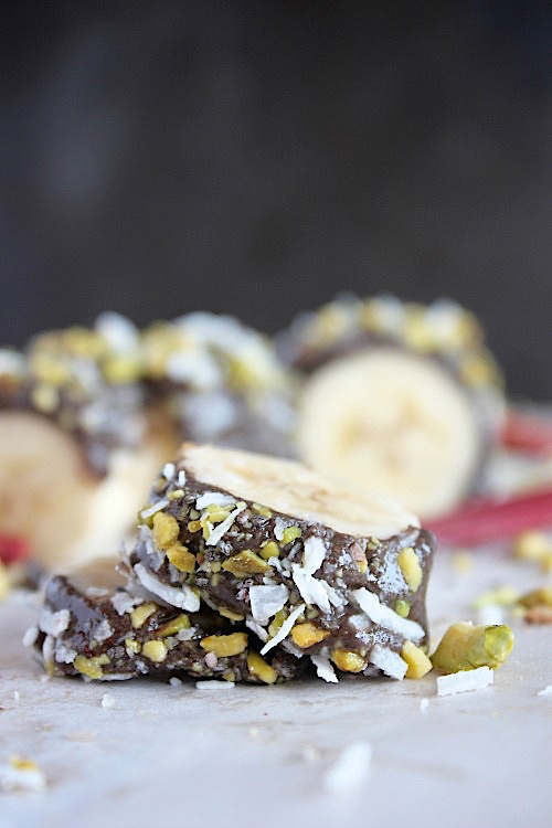 Choc Banana Superfood Snack Bites {Vegan, Gluten Free & Paleo Friendly} - www.betterwithcake.com