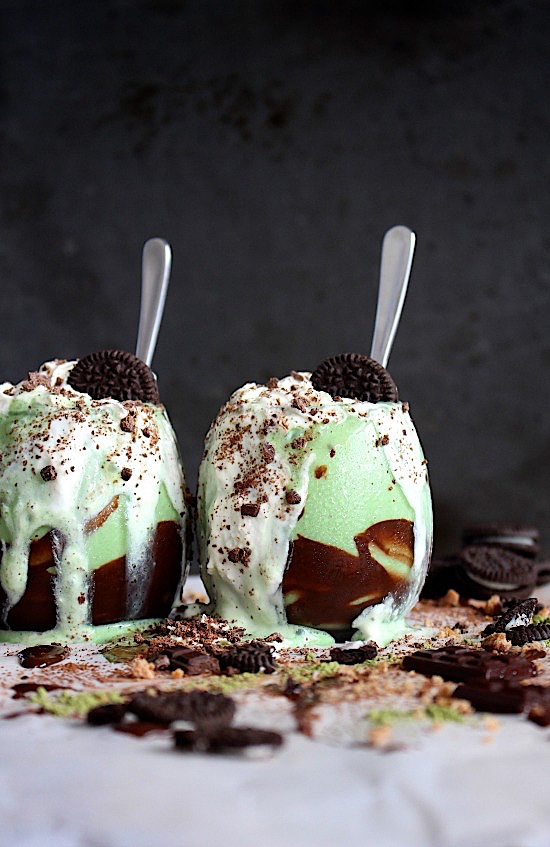 Healthy Cookies & Cream Matcha Latte - www.betterwithcake.com