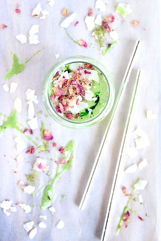 White Chocolate Matcha Milkshake {Sugar Free - Dairy Free - Gluten Free BANANA FREE - Low Carb - Vegan - Keto & Paleo Friendly} - www.betterwithcake.com