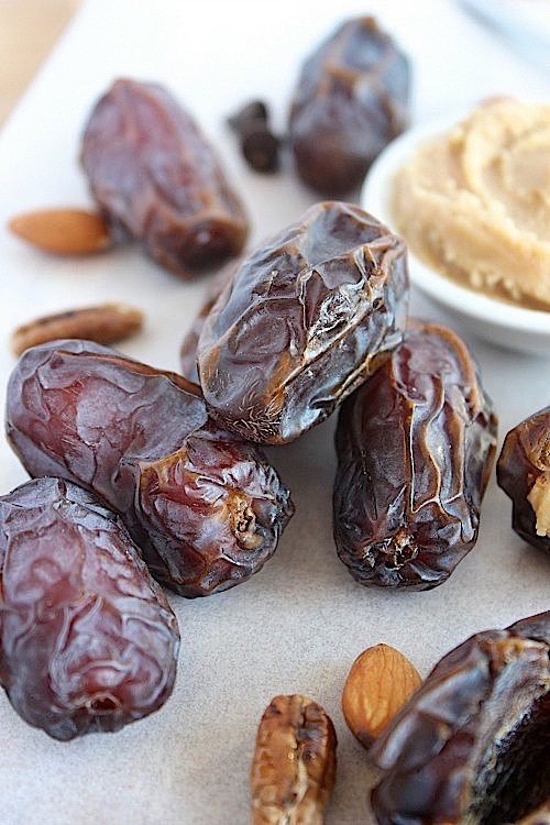 Healthy, No-Bake Lamington Bliss Bites {Vegan, Gluten Free & Paleo Friendly} - www.betterwithcake.com