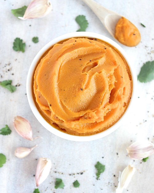 Roasted Garlic, Pumpkin & Sweet Potato Mash {Vegan, Gluten Free & Paleo Friendly} - www.betterwithcake.com