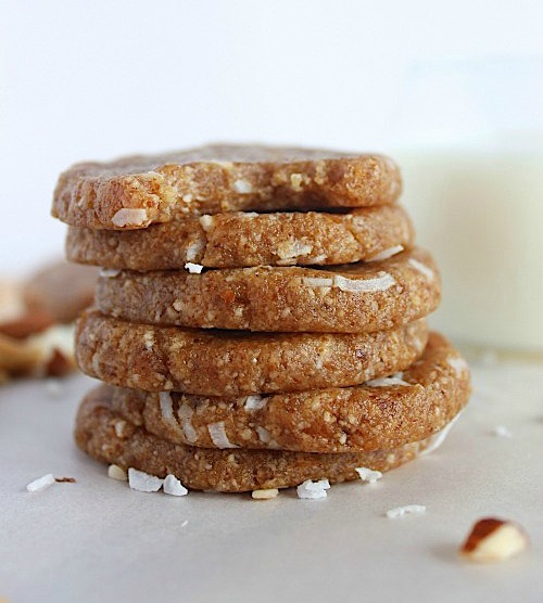 No-Bake Anzac Biscuits {Vegan, Gluten Free & Paleo Friendly} - www.betterwithcake.com