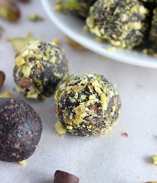 Pistachio Choc Fudge Bliss Bites {Vegan, Gluten Free & Paleo Friendly} - www.betterwithcake.com