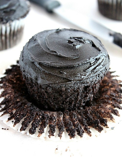 Small Batch Double Chocolate Cupcakes with Raw Chocolate Frosting {Gluten Free, Dairy Free & Paleo Friendly} - www.betterwithcake.com