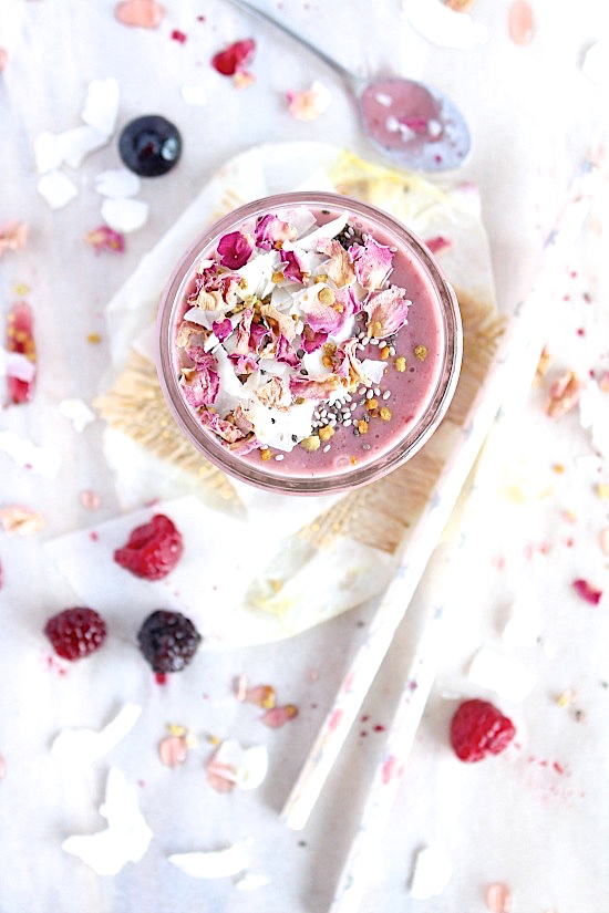 Golden Spiced, Ginger-Berry Super Smoothie {Vegan, Gluten Free, Dairy Free, Sugar Free, Banana Free, Keto & Paleo Friendly} - www.betterwithcake.com