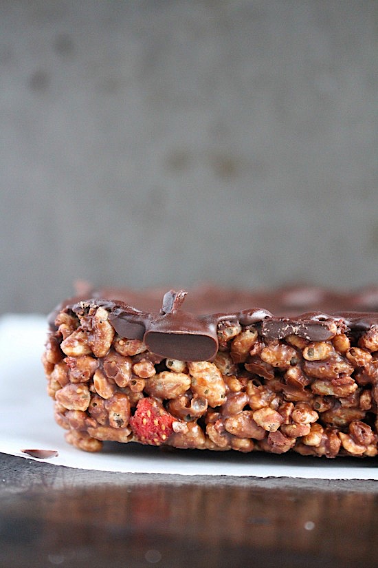 Dark Chocolate PB & J Crunch Bites {Sugar Free - Gluten Free - Dairy Free - Vegan & Paleo Friendly} - www.betterwithcake.com