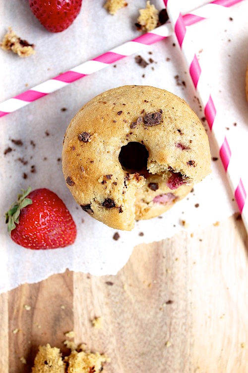 {Baked} Vanilla Spiked Strawberry Choc Chip Donuts - Gluten Free - Dairy Free - Grin Free - Refined Sugar Free - Paleo - vegan Friendly - www.betterwithcake.com