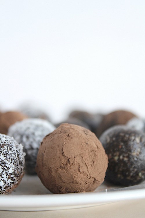 Healthy, No-Bake Lamington Bliss Bites {Vegan, Gluten Free & Paleo Friendly} - www.betterwithcake.com