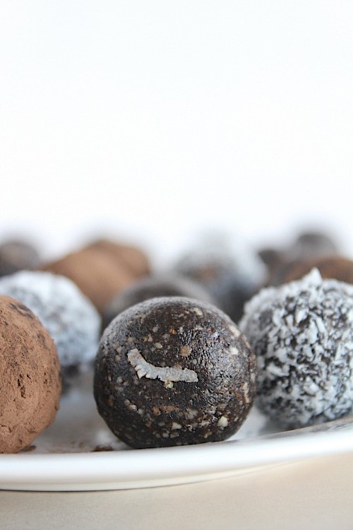 Healthy, No-Bake Lamington Bliss Bites {Vegan, Gluten Free & Paleo Friendly} - www.betterwithcake.com