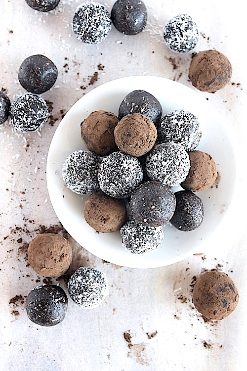 Healthy, No-Bake Lamington Bliss Bites {Vegan, Gluten Free & Paleo Friendly} - www.betterwithcake.com