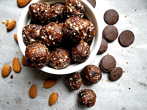 Blueberry and Dark Chocolate Energy Bites