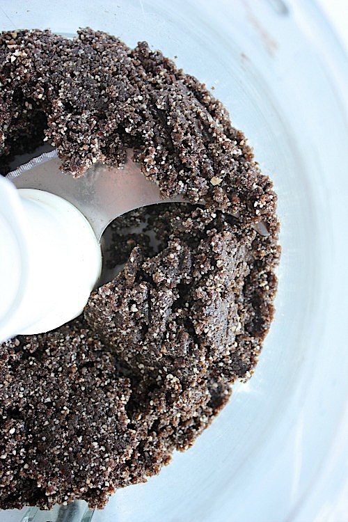 Pistachio Choc Fudge Bliss Bites {Vegan, Gluten Free & Paleo Friendly} - www.betterwithcake.com