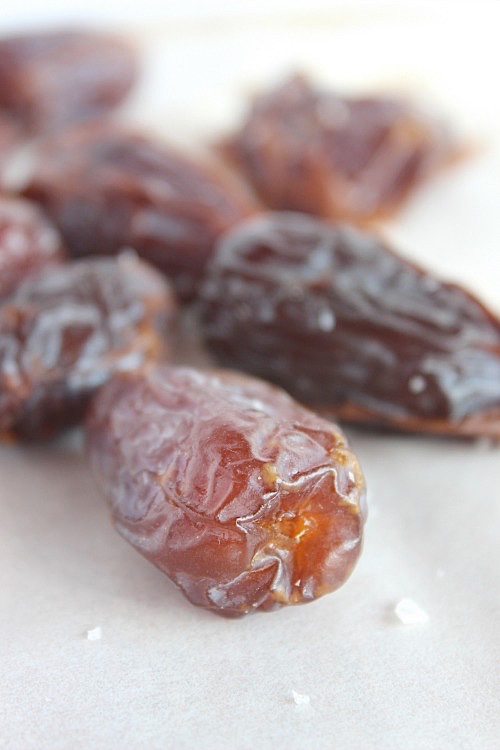 Healthy, Homemade, 2 Minute Salted Caramel {Vegan, Gluten Free & Paleo Friendly} - www.betterwithcake.com