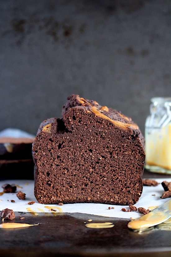 Peanut Butter Choc Fudge Banana Bread {Gluten Free - Dairy Free - Refined Sugar Free - Keto - Vegan & Paleo Friendly} - www.betterwithcake.com