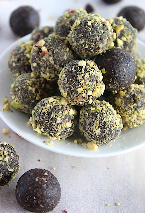 Pistachio Choc Fudge Bliss Bites {Vegan, Gluten Free & Paleo Friendly} - www.betterwithcake.com