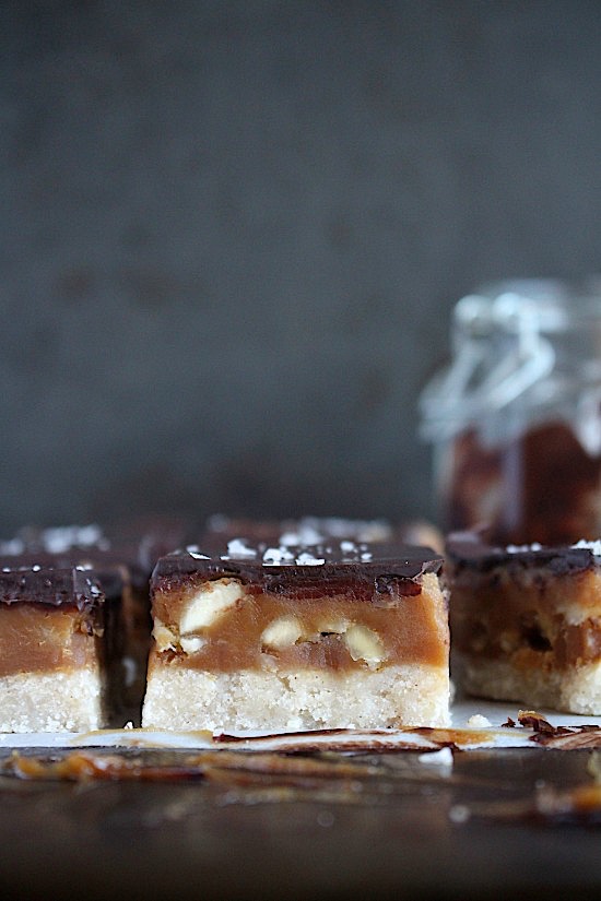 {DATE FREE} Salted Caramel Peanut Butter Bliss Bars - Gluten Free - Dairy Free - Refined Sugar Free - Low Carb - Vegan - Keto - Paleo friendly - www.betterwithcake.com