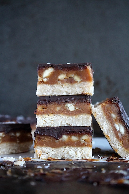 {DATE FREE} Salted Caramel Peanut Butter Bliss Bars - Gluten Free - Dairy Free - Refined Sugar Free - Low Carb - Vegan - Keto - Paleo friendly - www.betterwithcake.com