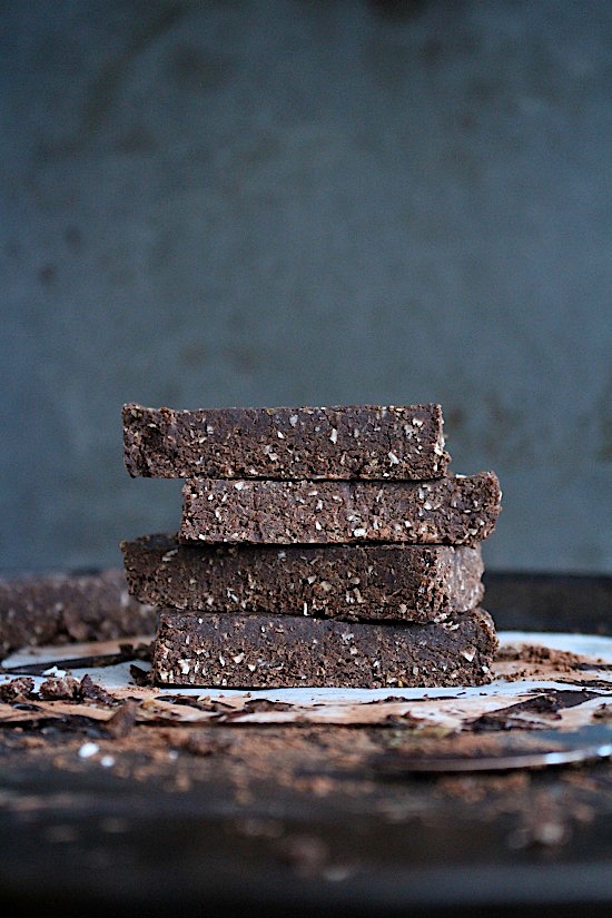 Mix & Make {DATE FREE} Brownie Batter Breakfast BarsGluten Free - Dairy Free - Grain Free - Refined Sugar Free - Low Carb - Keto - Paleo & Vegan Friendly - www.betterwithcake.com