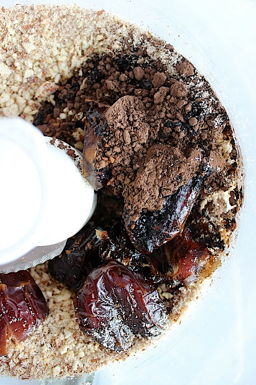 Decadent and Rich Raw Chocolate Brownies {Vegan, Gluten Free & Paleo Friendly} - www.betterwithcake.com