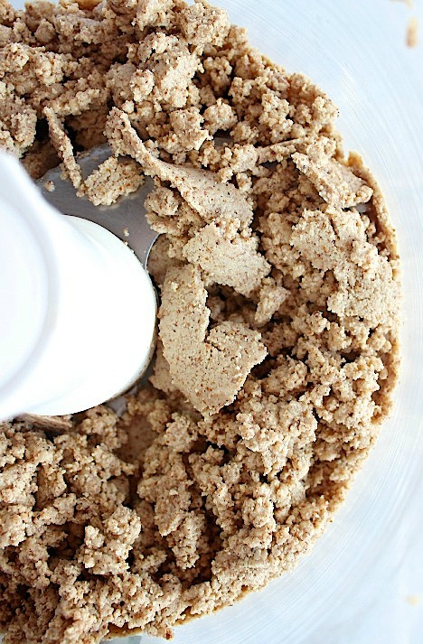 Cinnamon Spiced Almond Butter {Vegan, Gluten Free & Paleo Friendly} - www.betterwithcake.com