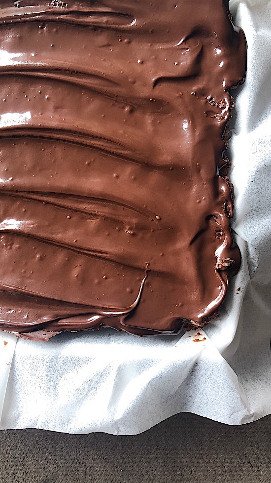 Dark Chocolate PB & J Crunch Bites {Sugar Free - Gluten Free - Dairy Free - Vegan & Paleo Friendly} - www.betterwithcake.com