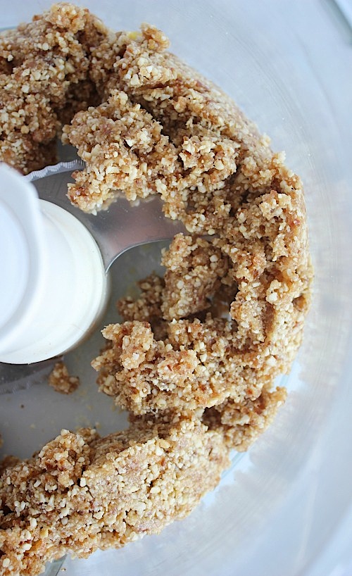 Lemon and Coconut Bliss Bites {Vegan, Gluten Free & Paleo Friendly} - www.betterwithcake.com