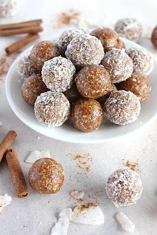 Salted Caramel Chai Spiced Bliss Bites {Vegan, Gluten Free & Paleo Friendly} - www.betterwithcake.com
