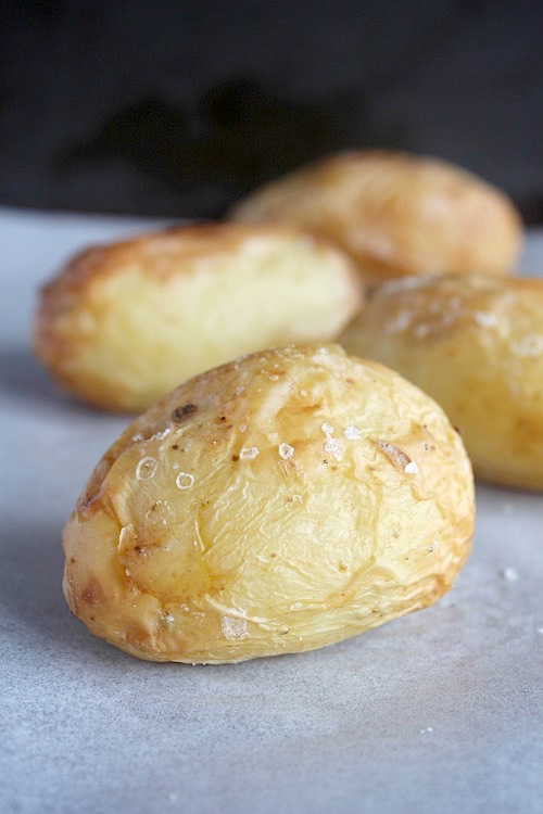 BBQ Chicken Green Chili Loaded Baked Potatoes {Gluten Free & Paleo Friendly} - www.betterwithcake.com