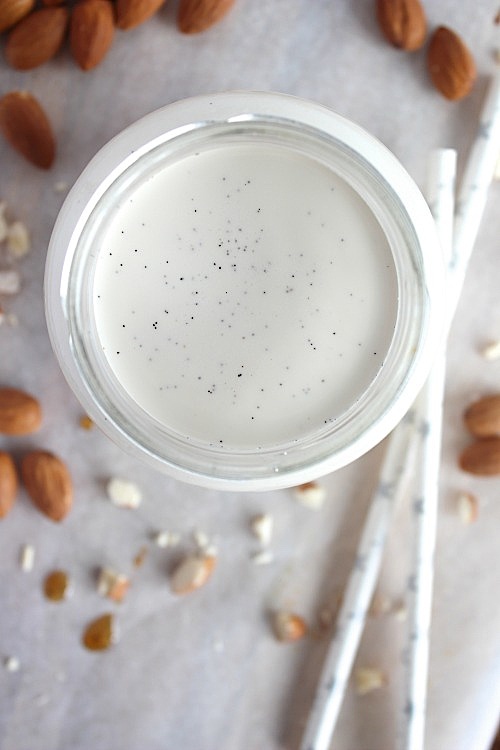 Easy, DIY – Homemade Vanilla Almond Milk {Vegan, Gluten Free & Paleo Friendly}