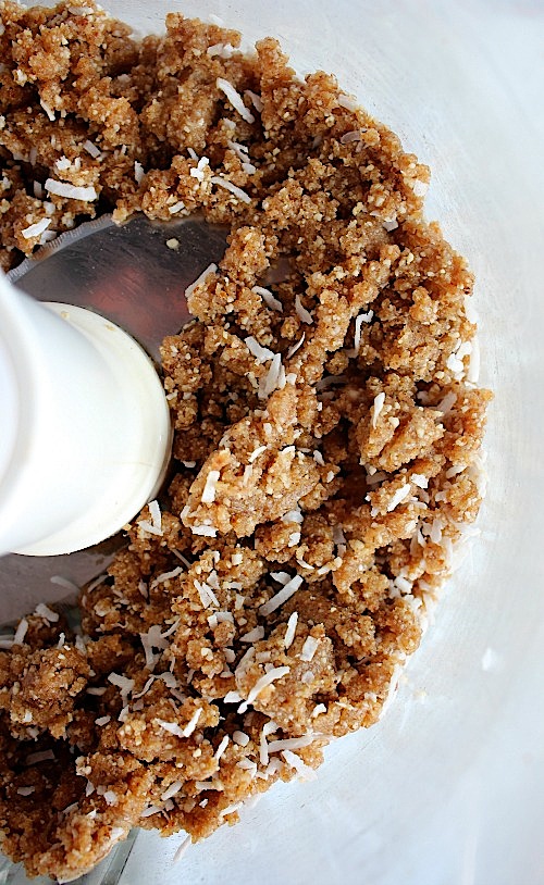 No-Bake Anzac Biscuits {Vegan, Gluten Free & Paleo Friendly} - www.betterwithcake.com