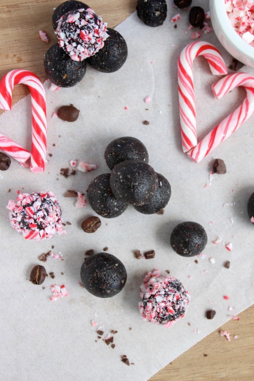 Healthy, No-Bake Peppermint Mocha Energy Bites - www.betterwithcake.com