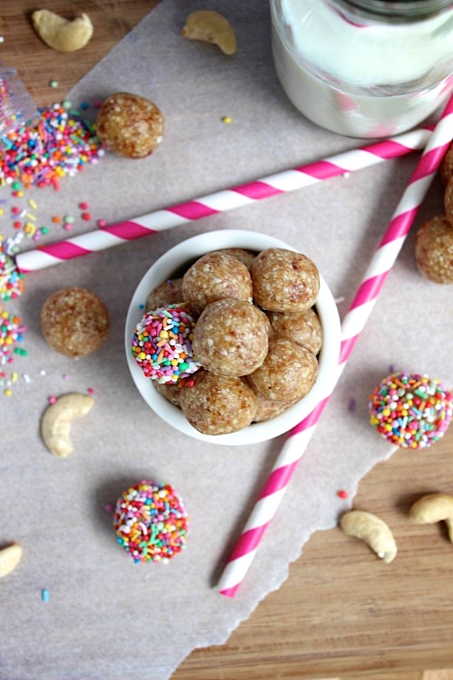 Healthy, No-Bake Sugar Cookies Energy Bites - www.betterwithcake.com